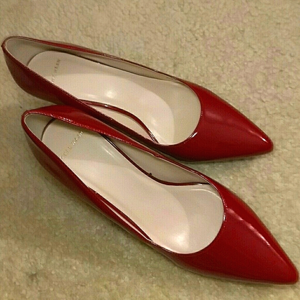 Red patent leather pump
